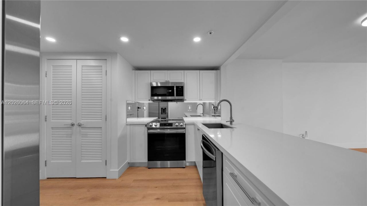 555 NE 34th St , Unit 1402, Miami, FL 33137 Photo