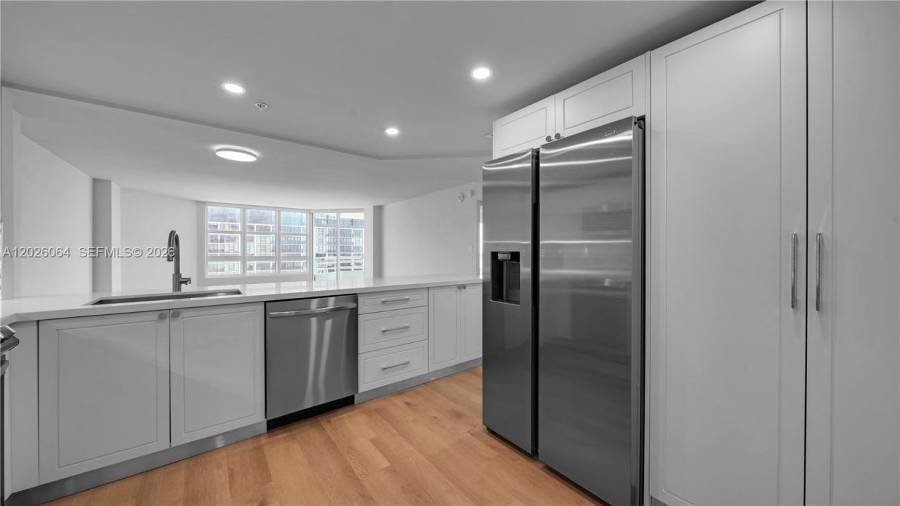 555 NE 34th St , Unit 1402, Miami, FL 33137 Photo