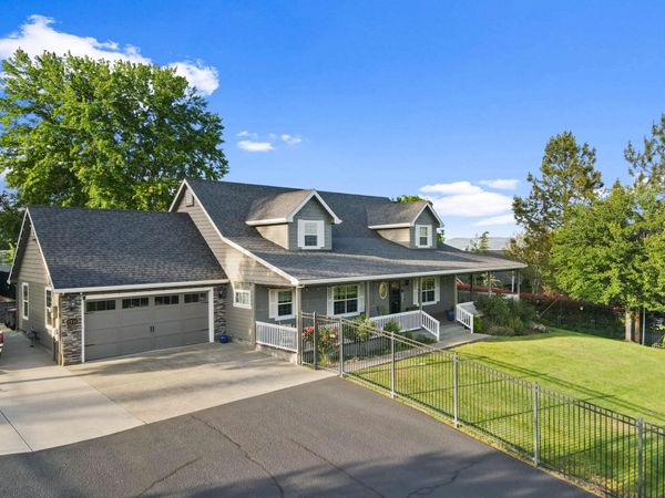 1914 Old Military Road, Medford, OR 97502
