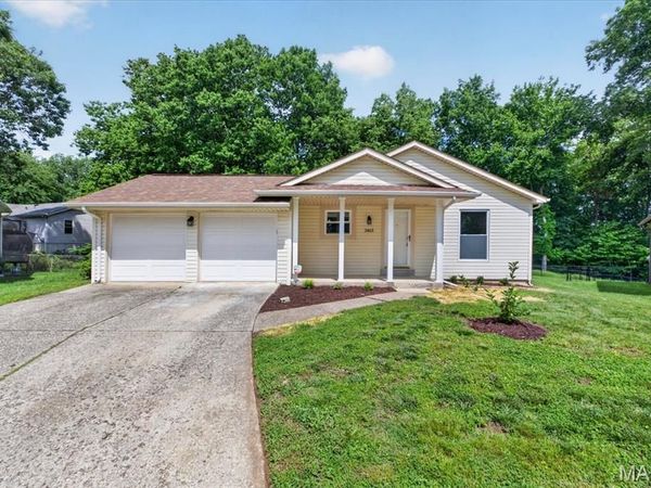 2463 Village Glen Court, Maryland Heights, MO 63043