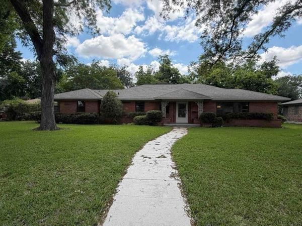 1825 Arrow Lane , Garland, TX 75042