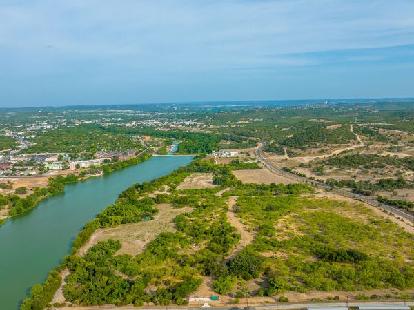 900 THOMPSON RD, Kerrville, TX 78028