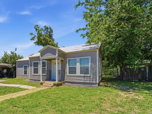 630 E Pine St, Seguin, TX 78155