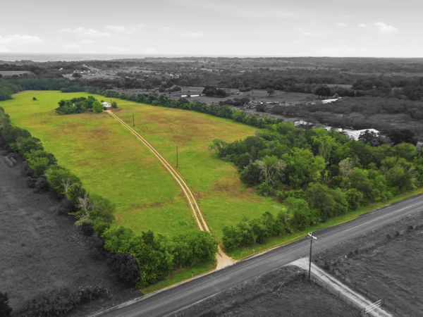 11615 Kingsbury Rd, Kingsbury, TX 78638