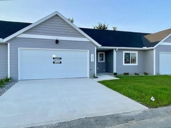 4281 Highpoint Drive, Unit 109, Wayland, MI 49348
