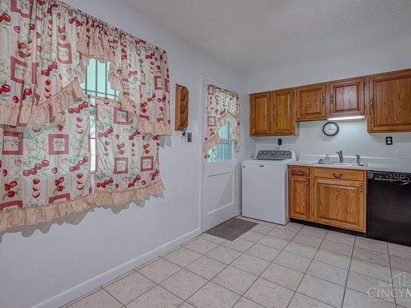 9814 Loralinda Drive, Colerain Township, OH 45251 Photo 14