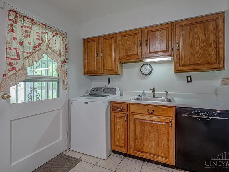 9814 Loralinda Drive, Colerain Township, OH 45251 Photo 15