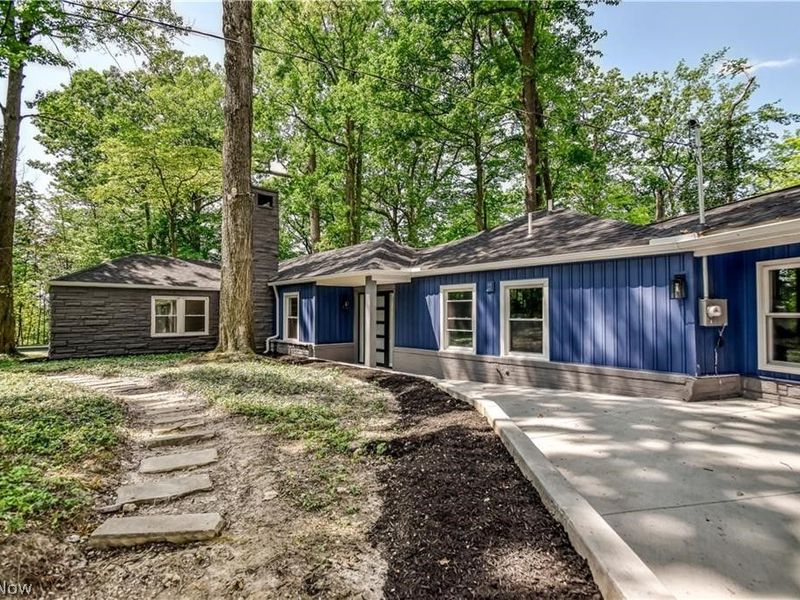 2531 Timberline Drive , Willoughby Hills, OH 44094 Photo 3