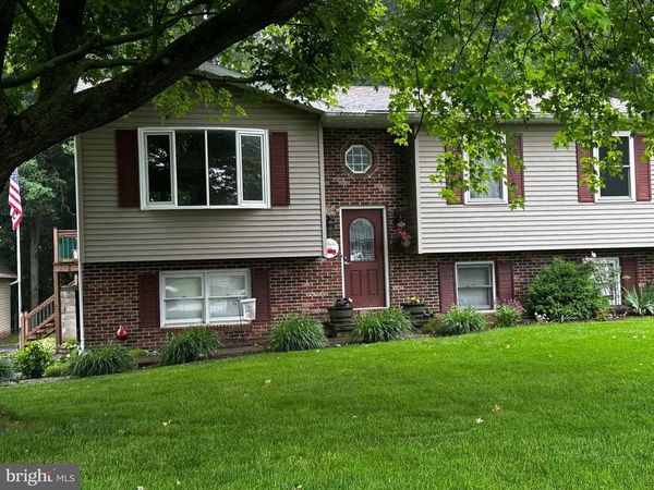 39 VALERIE DRIVE , ELIZABETHTOWN, PA 17022