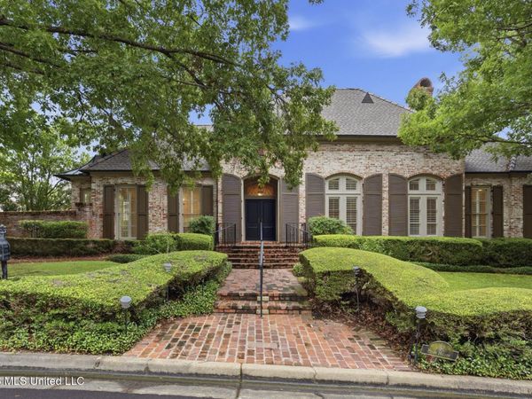 6 Pecan Hollow Drive, Jackson, MS 39211