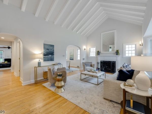 12 Duchamp Pl, Chatham, NJ 07928