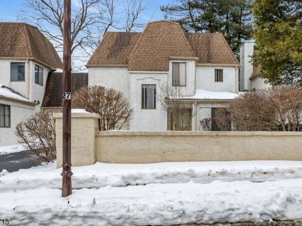 89 Park Gate Dr, Edison, NJ 08820