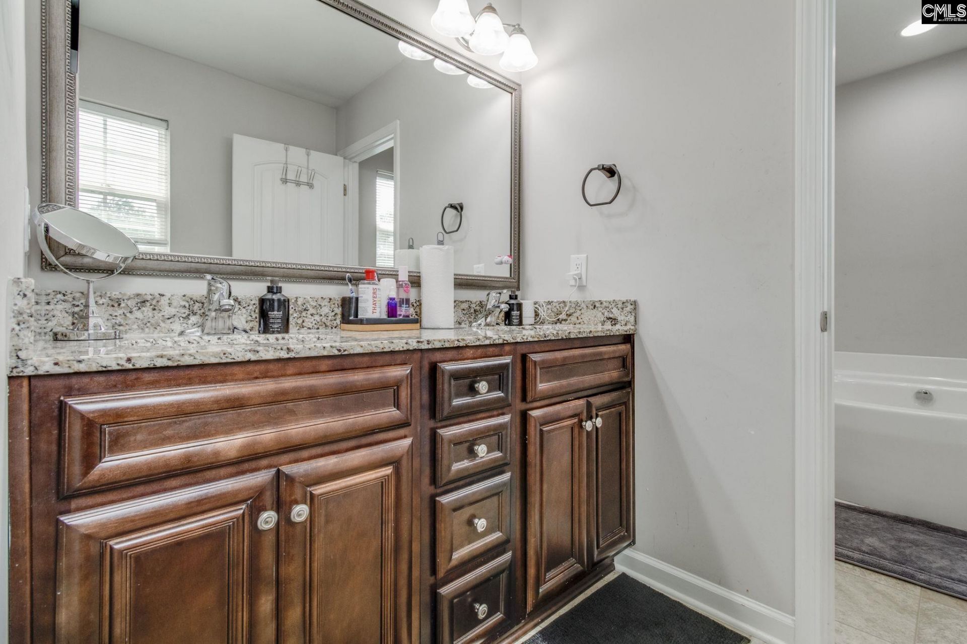 570 Kimpton Drive  Photo 18