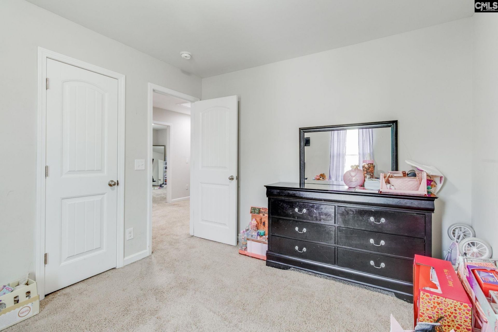 570 Kimpton Drive  Photo 19