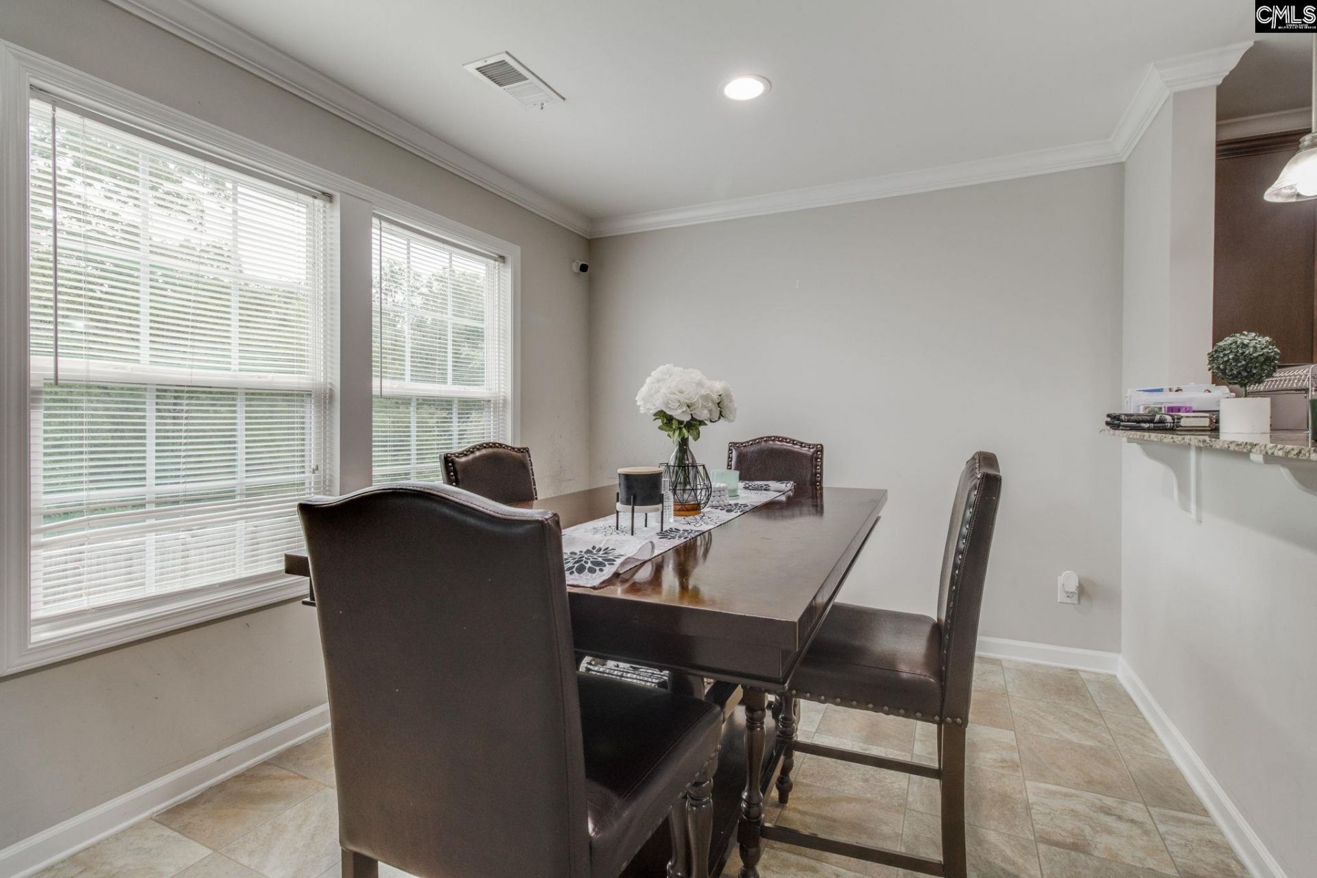 570 Kimpton Drive  Photo 9