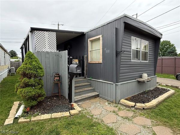 614 Karen Avenue NW, New Philadelphia, OH 44663