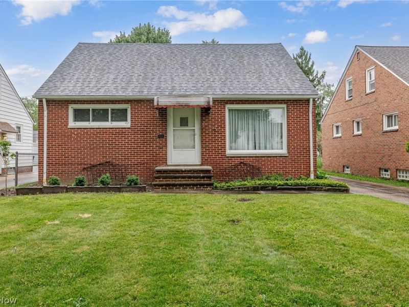 5670 Cherokee Drive , Lyndhurst, OH 44124 Photo 1