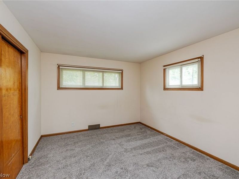 5670 Cherokee Drive , Lyndhurst, OH 44124 Photo 16