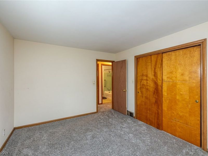 5670 Cherokee Drive , Lyndhurst, OH 44124 Photo 17