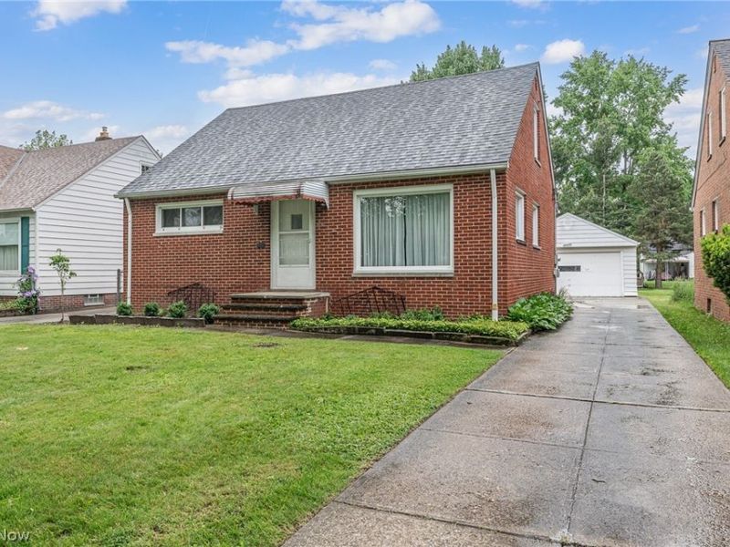 5670 Cherokee Drive , Lyndhurst, OH 44124 Photo 2