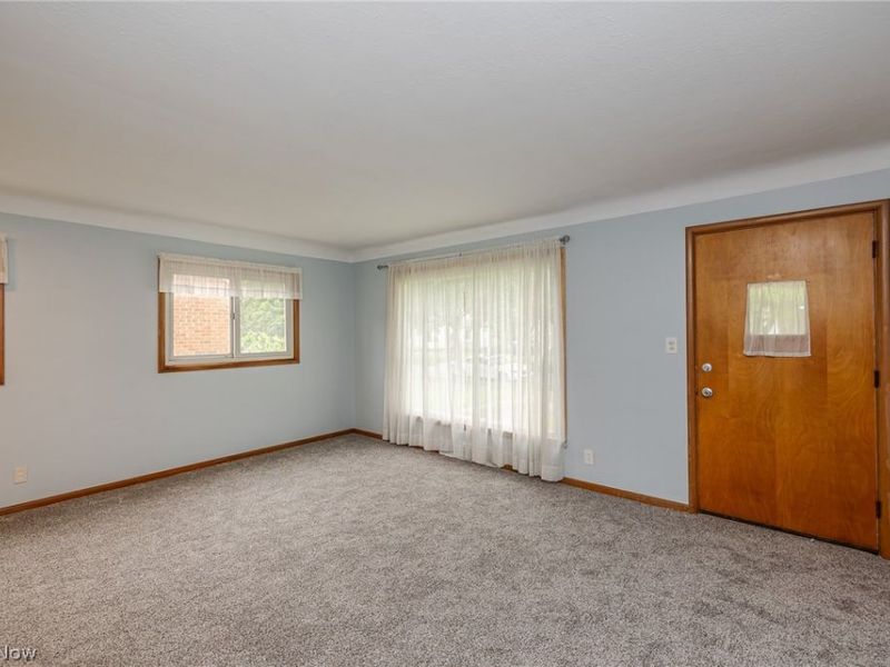 5670 Cherokee Drive , Lyndhurst, OH 44124 Photo 3