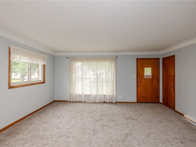 5670 Cherokee Drive , Lyndhurst, OH 44124 Photo 4