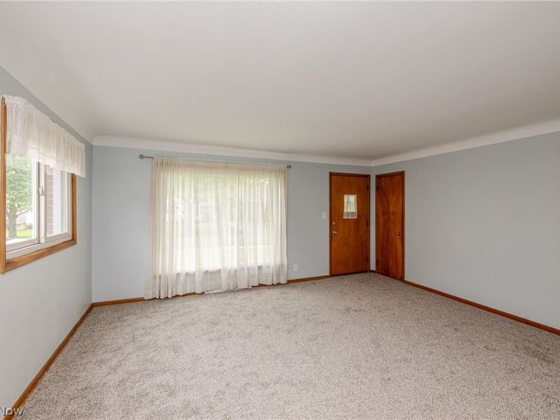 5670 Cherokee Drive , Lyndhurst, OH 44124 Photo 5