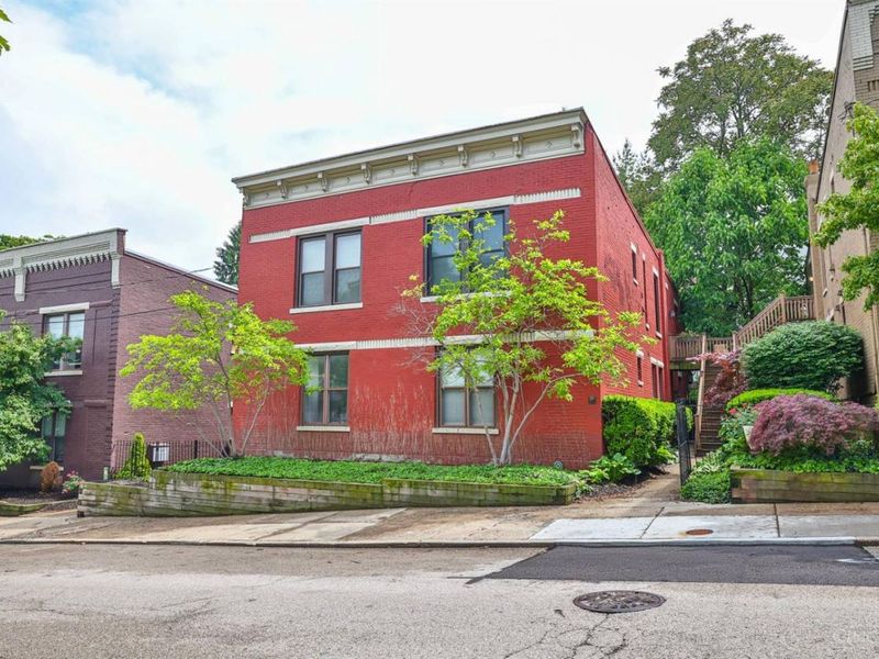 989 Paradrome Street, Cincinnati, OH 45202 Photo 2