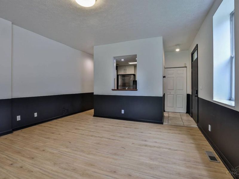 989 Paradrome Street, Cincinnati, OH 45202 Photo 6