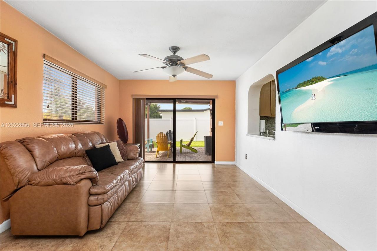 321 NW 96th Ave, Pembroke Pines, FL 33024 Photo