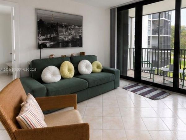 3401 N Country Club Dr , Unit 307, Aventura, FL 33180