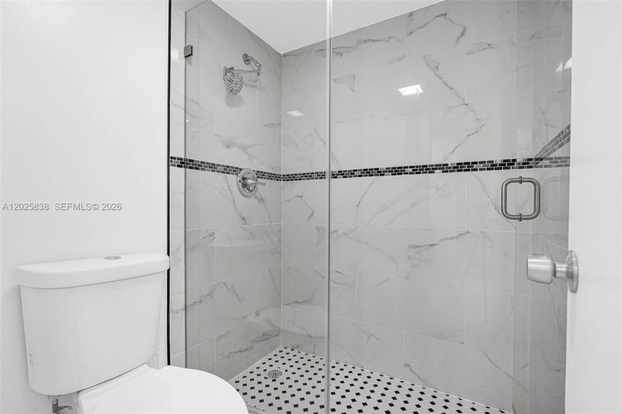 3401 N Country Club Dr, Unit 307, Aventura, FL 33180 Photo