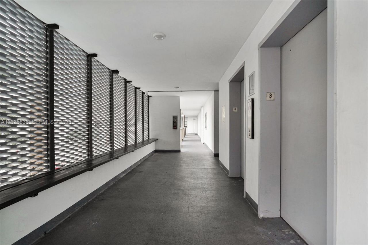 3401 N Country Club Dr , Unit 307, Aventura, FL 33180 Photo