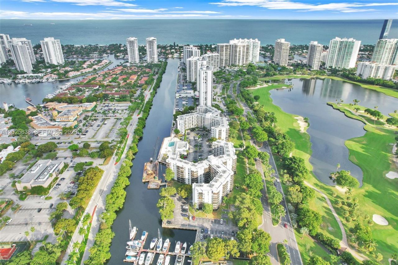 3401 N Country Club Dr , Unit 307, Aventura, FL 33180 Photo