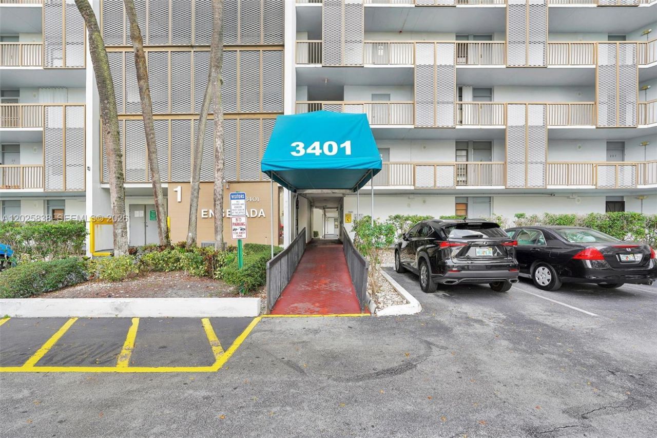 3401 N Country Club Dr , Unit 307, Aventura, FL 33180 Photo