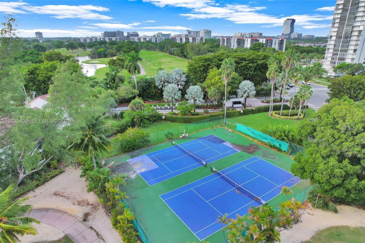 3401 N Country Club Dr , Unit 307, Aventura, FL 33180 Photo