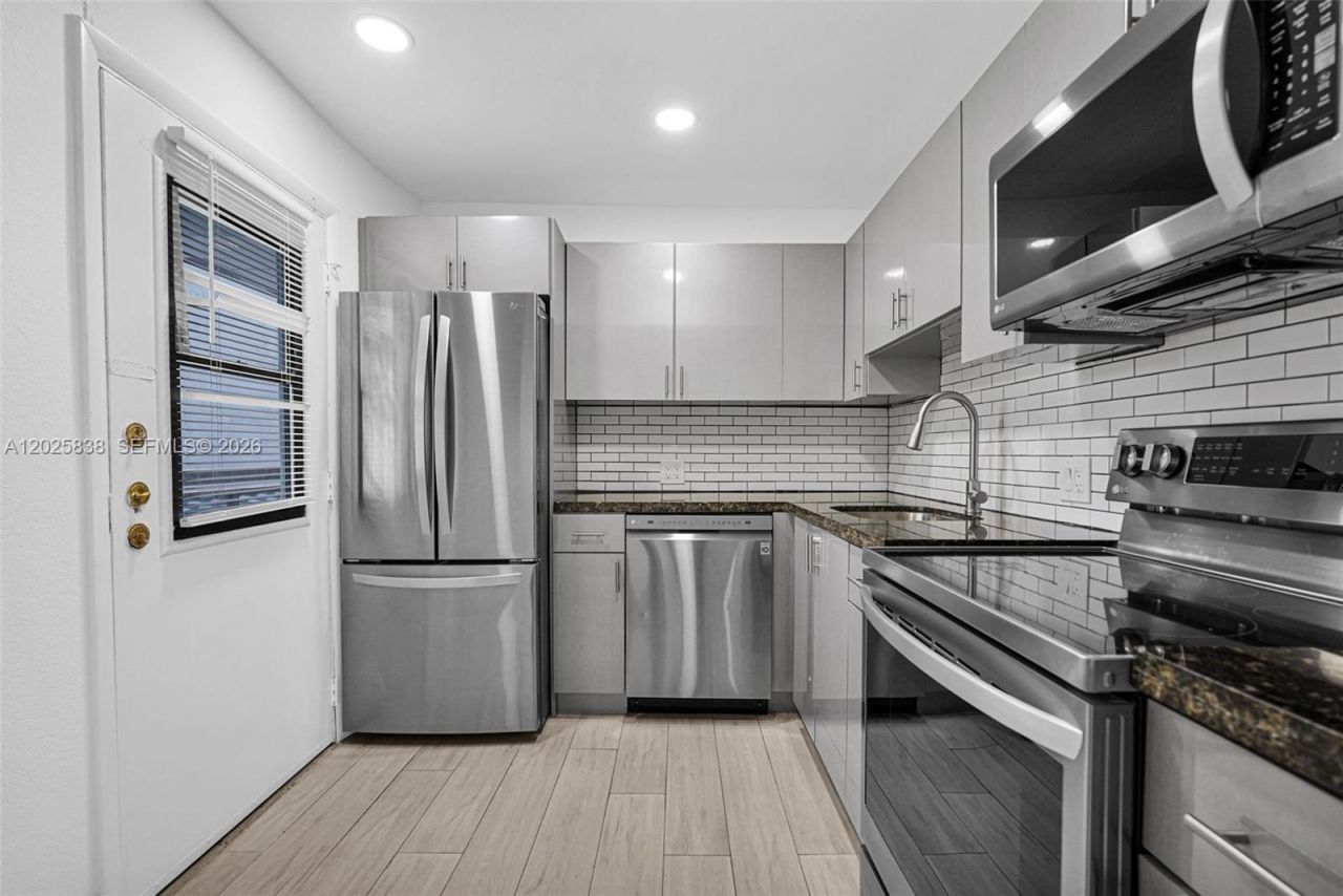 3401 N Country Club Dr, Unit 307, Aventura, FL 33180 Photo