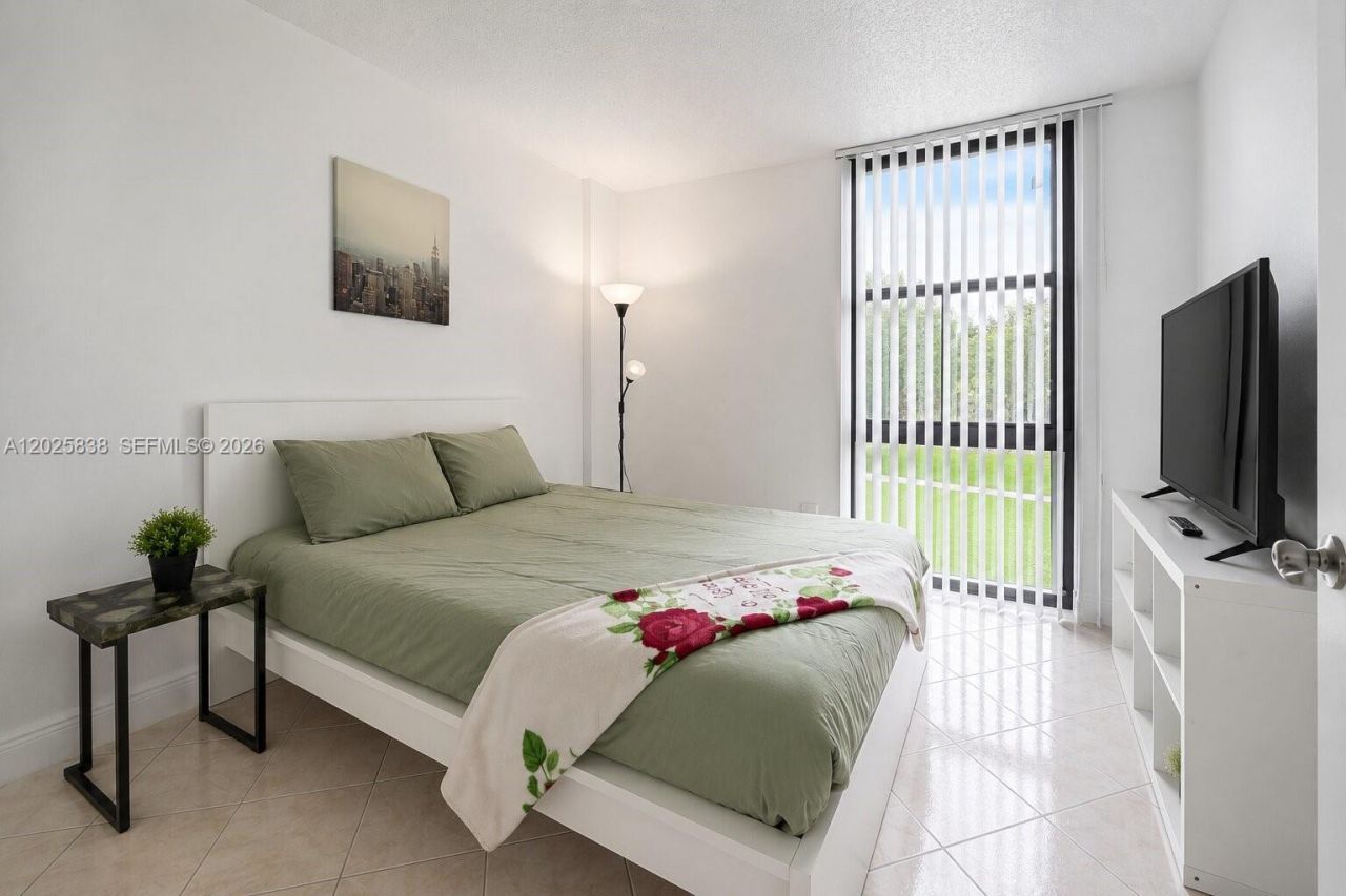 3401 N Country Club Dr, Unit 307, Aventura, FL 33180 Photo