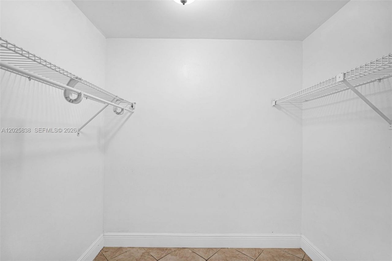 3401 N Country Club Dr, Unit 307, Aventura, FL 33180 Photo
