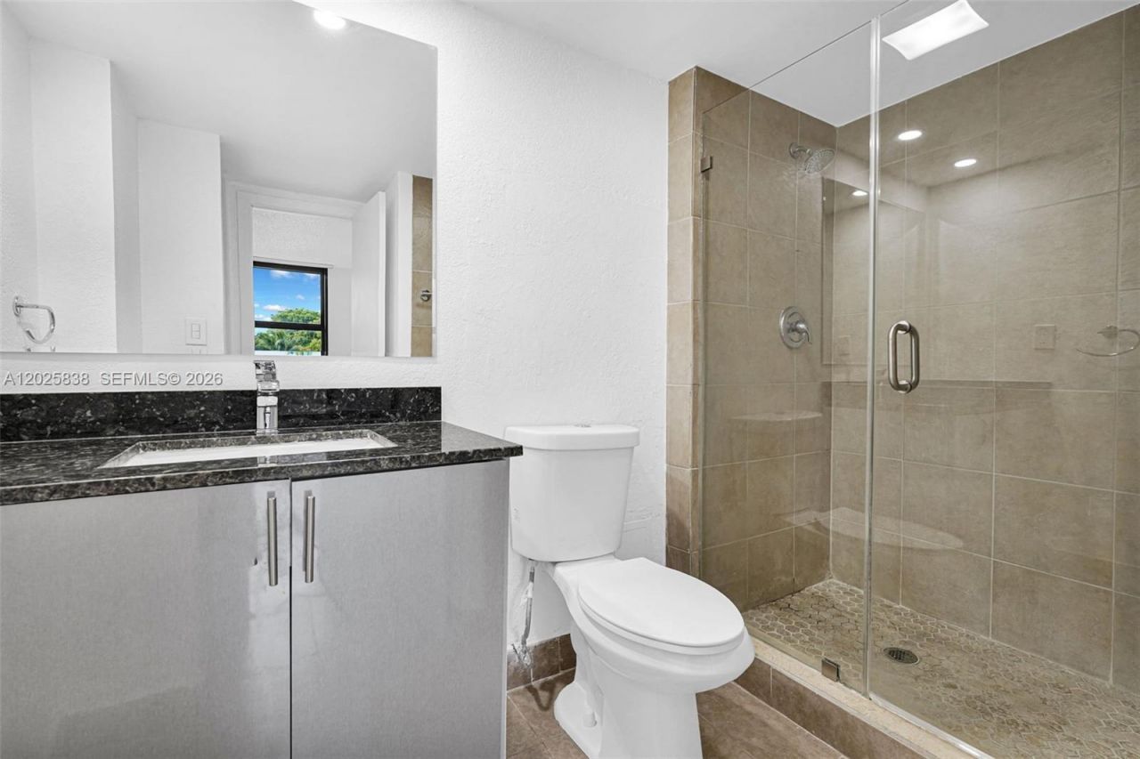 3401 N Country Club Dr, Unit 307, Aventura, FL 33180 Photo