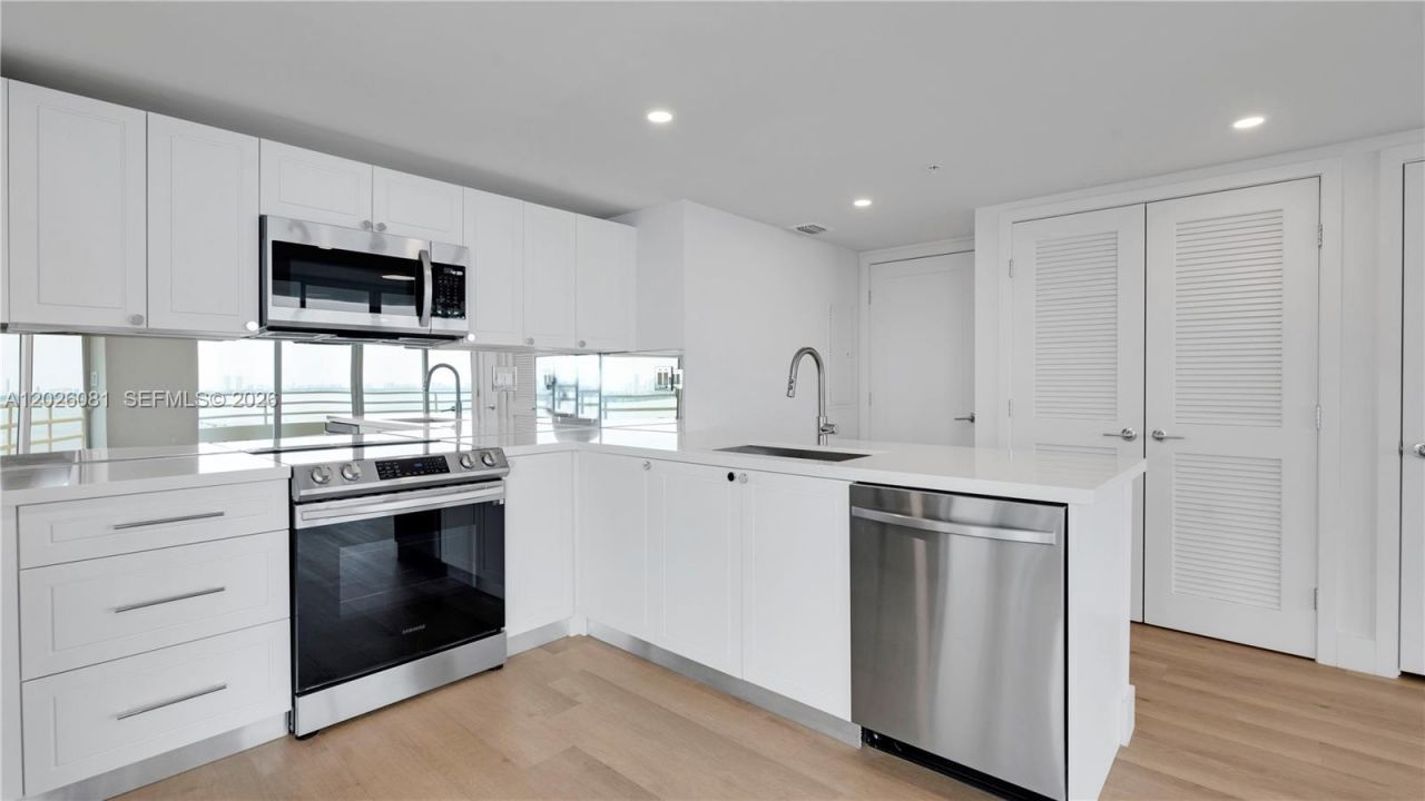 555 NE 34th St , Unit 1401, Miami, FL 33137 Photo