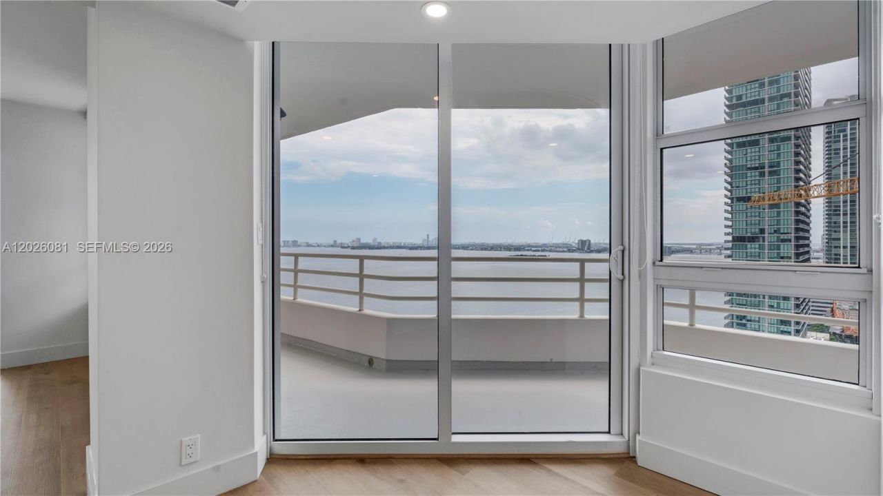 555 NE 34th St , Unit 1401, Miami, FL 33137 Photo
