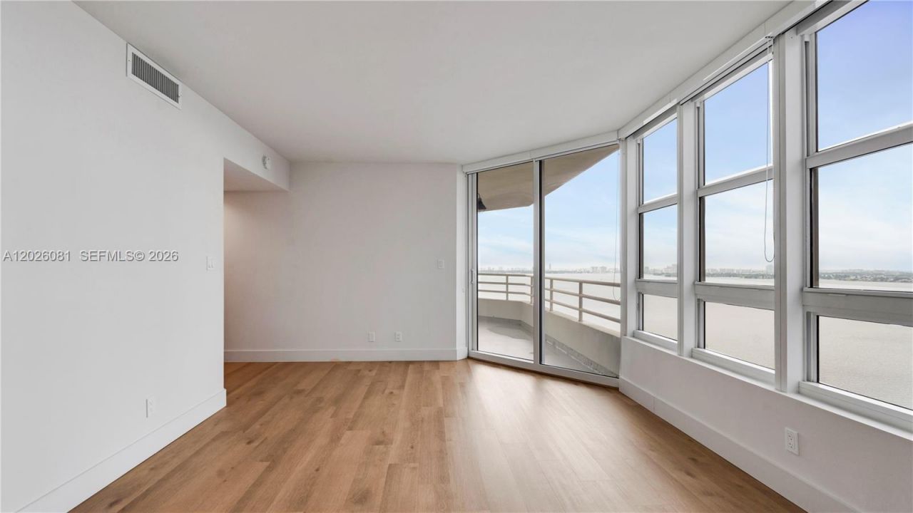 555 NE 34th St , Unit 1401, Miami, FL 33137 Photo