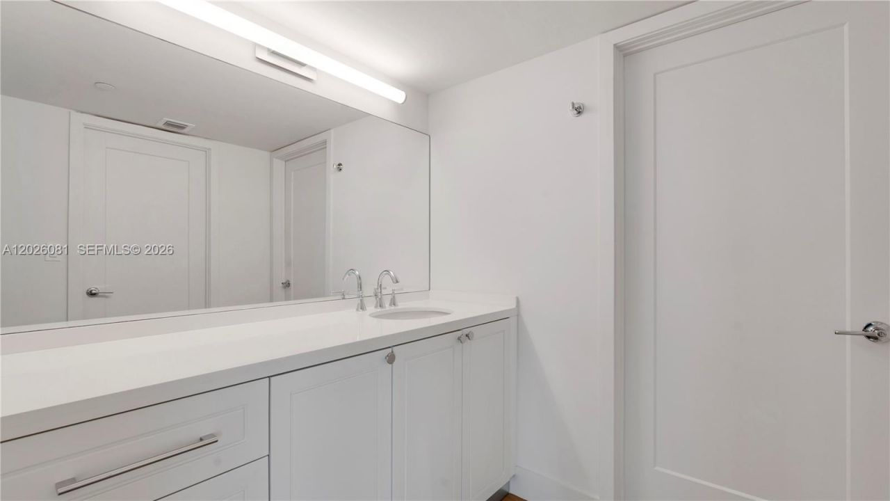 555 NE 34th St , Unit 1401, Miami, FL 33137 Photo