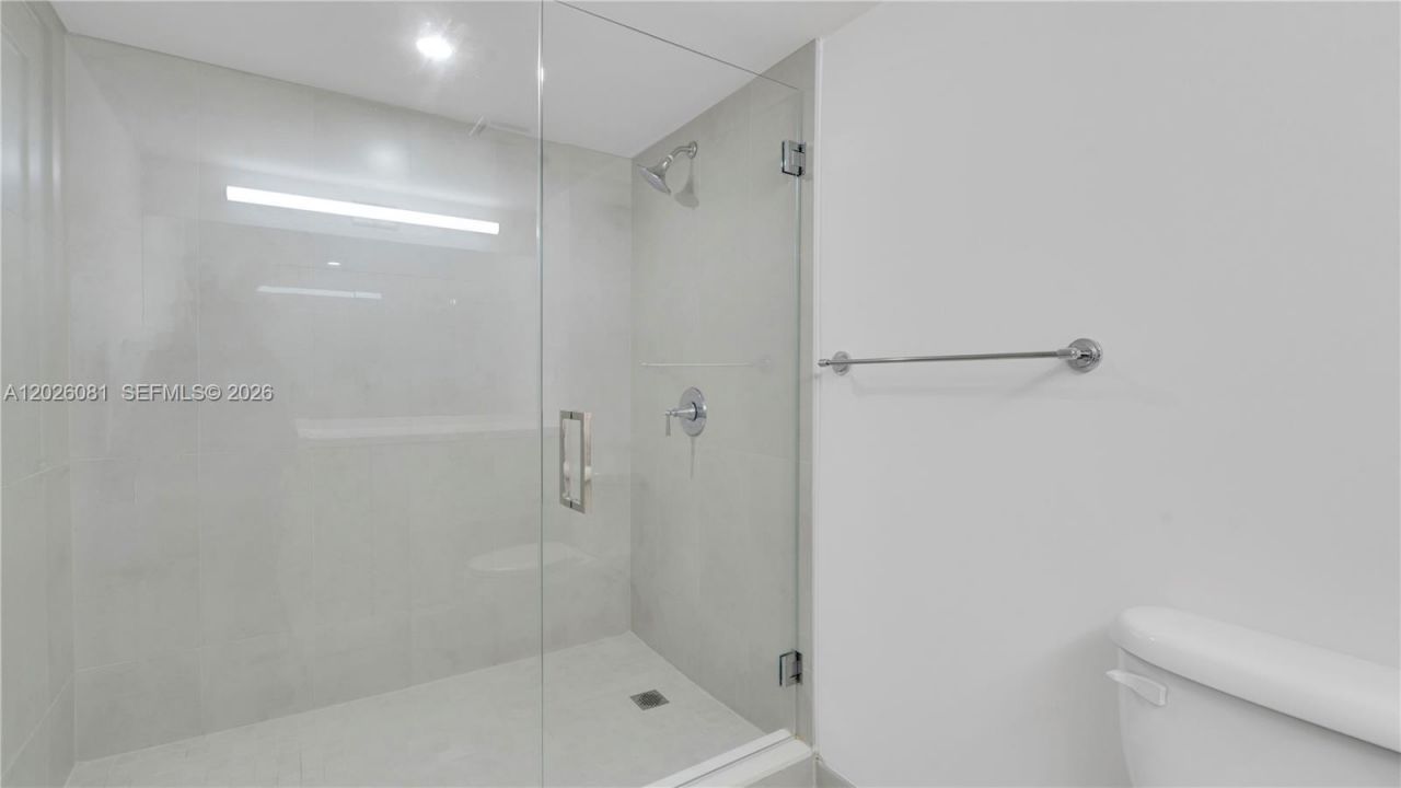 555 NE 34th St , Unit 1401, Miami, FL 33137 Photo