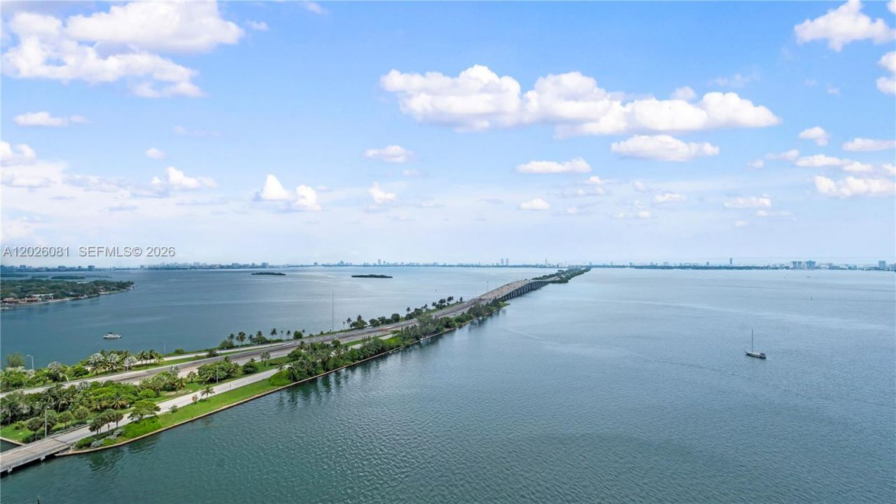 555 NE 34th St , Unit 1401, Miami, FL 33137 Photo