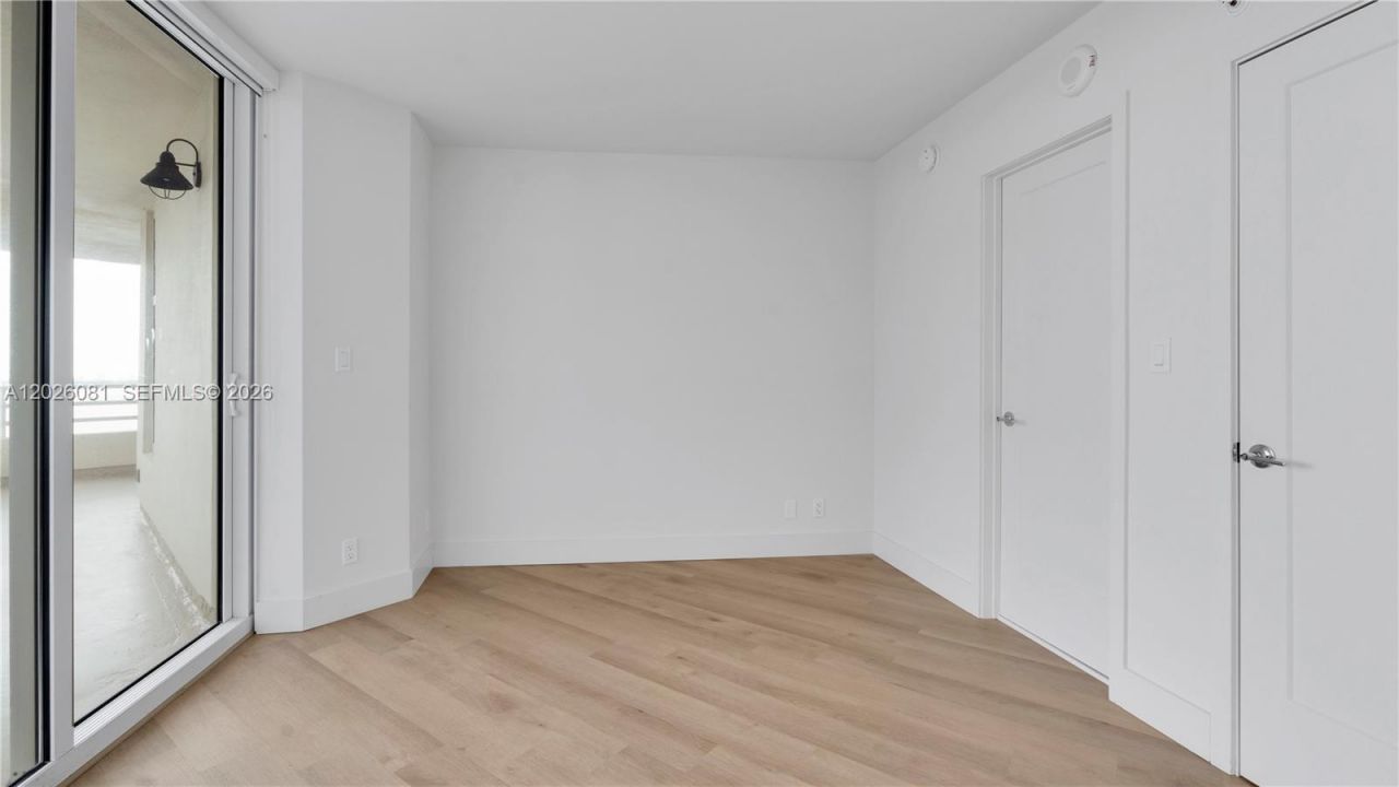 555 NE 34th St , Unit 1401, Miami, FL 33137 Photo