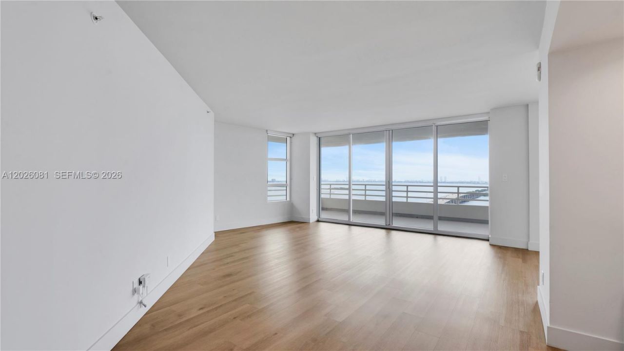 555 NE 34th St , Unit 1401, Miami, FL 33137 Photo