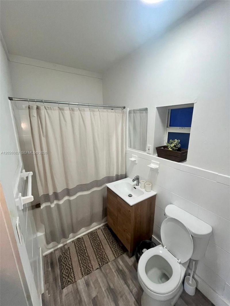 1845 NW 114th St , Miami, FL 33167 Photo