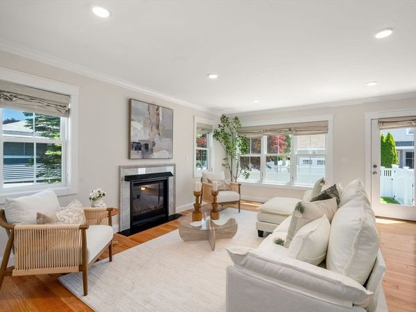 17 Vernon St, Unit 17, Newton, MA 02458
